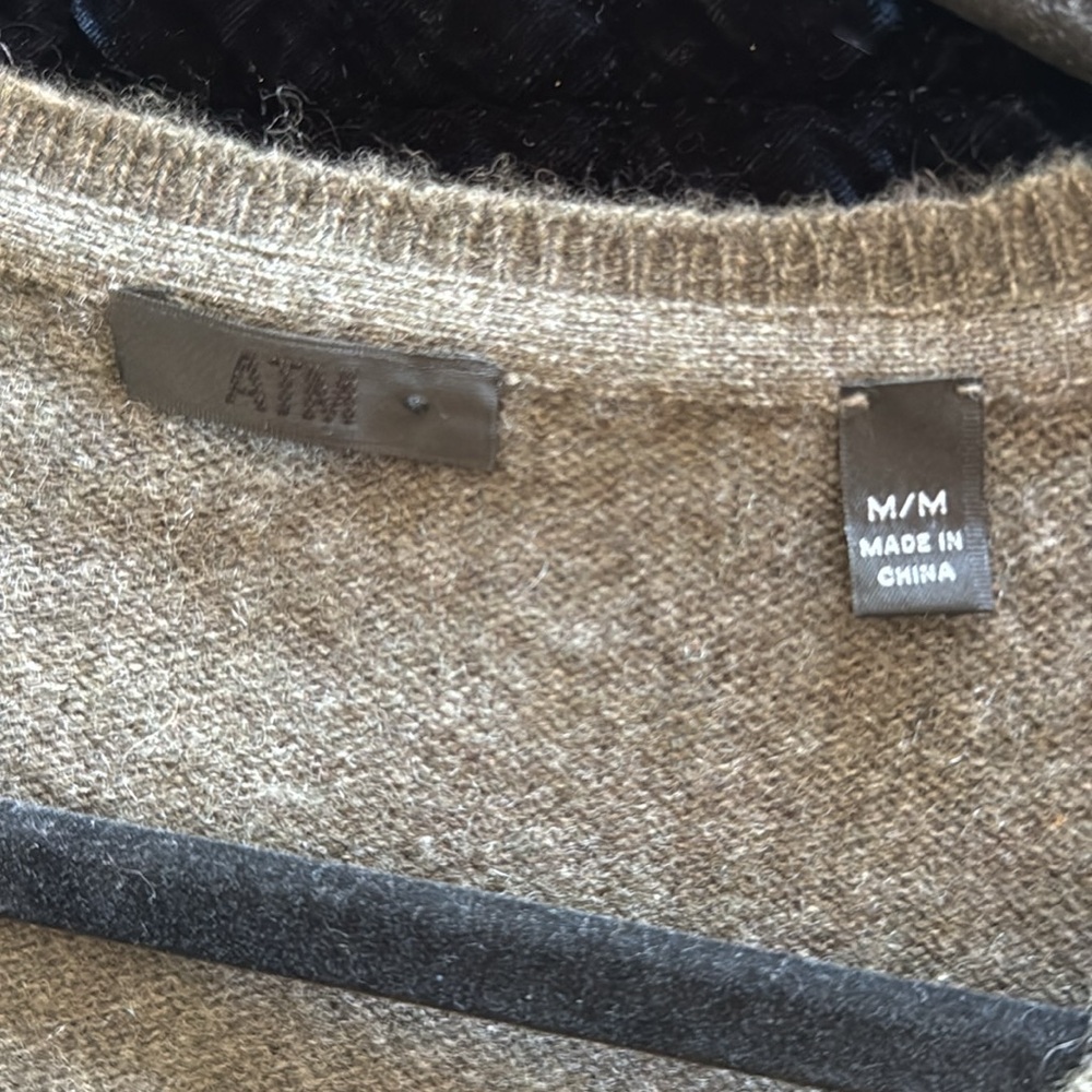 ATM army green cashmere sweater. V neck Size M - Picture 3 of 5